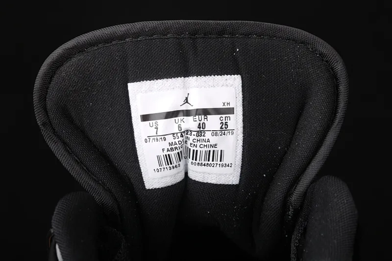 All categories Air Jordan Jordan series basketball shoes Air Jordan 1 Low New version Air Jordan 1 Low AJ1 Joe 1 low-top patent leather black gold cultural and leisure sports sneakers 554723-032